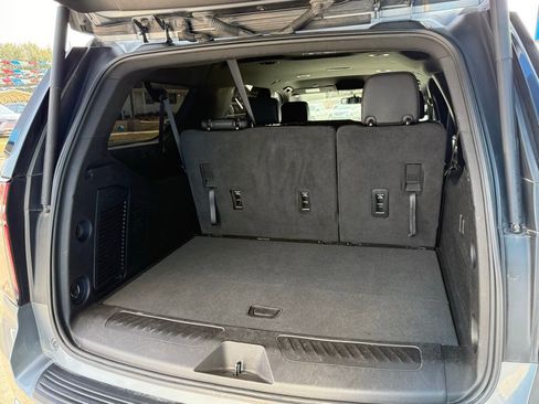Used 2022 Chevrolet Suburban LT image 32