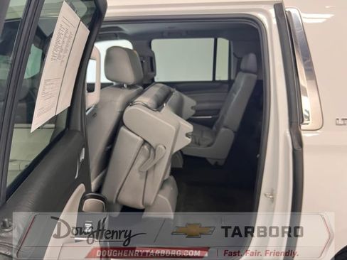 Used 2018 Chevrolet Suburban LT RWD image 34