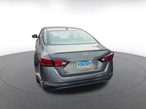 Used 2025 Nissan Altima 2.5 SV FWD image 8