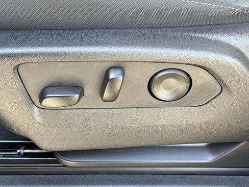 Used 2025 Chevrolet Silverado 1500 Custom image 20