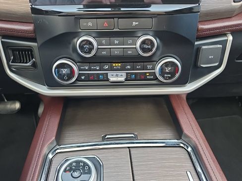 Used 2024 Ford Expedition Limited AWD/4WD image 13