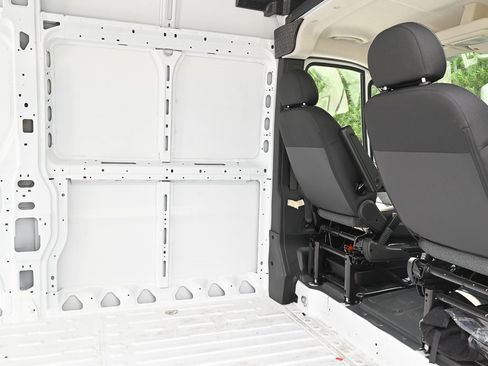 Used 2025 RAM ProMaster 2500 w/ Storage Group image 16