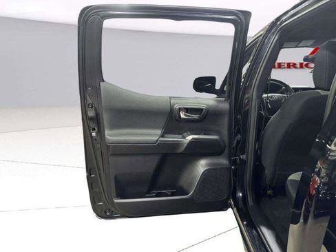 Used 2020 Toyota Tacoma TRD Off-Road w/ Technology Package AWD/4WD image 22
