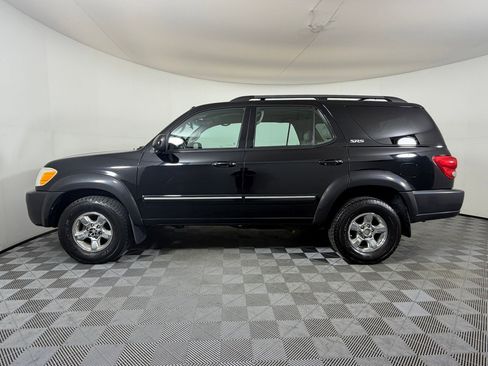 Used 2007 Toyota Sequoia SR5 RWD image 2