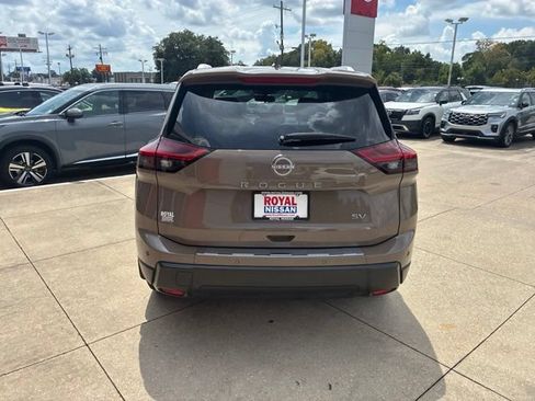 Used 2024 Nissan Rogue SV w/ SV Premium Package FWD image 6