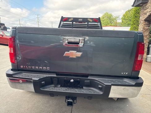 Used 2008 Chevrolet Silverado 3500 LTZ w/ EZ-Lift Tailgate Package AWD/4WD image 4