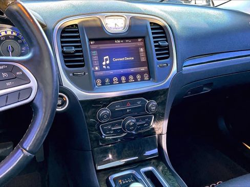 Used 2017 Chrysler 300 C image 6