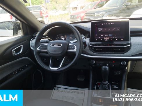 Used 2024 Jeep Compass Latitude image 21