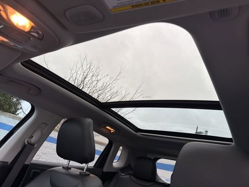 Used 2022 Jeep Compass Latitude w/ Sun and Sound Group image 11