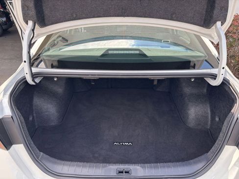 Used 2025 Nissan Altima 2.5 SV FWD image 32