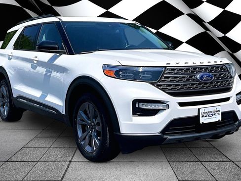 Certified 2022 Ford Explorer XLT w/ Equipment Group 202A AWD/4WD image 11