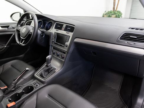 Used 2017 Volkswagen Golf S FWD image 13