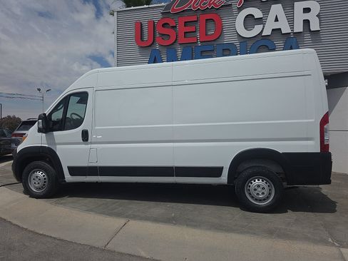 Used 2025 RAM ProMaster 2500 w/ Convenience Group FWD image 3