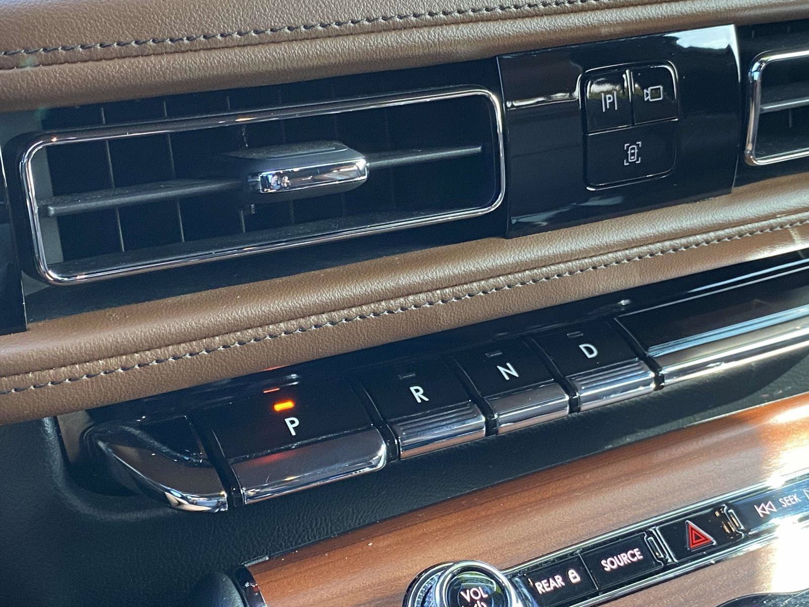 Used 2020 Lincoln Aviator Reserve w/ Elements Package Plus AWD/4WD image 29