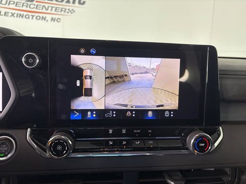 Used 2024 Chevrolet Colorado Trail Boss w/ Technology Package image 14