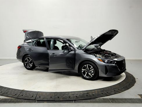 Used 2024 Nissan Sentra SV image 9