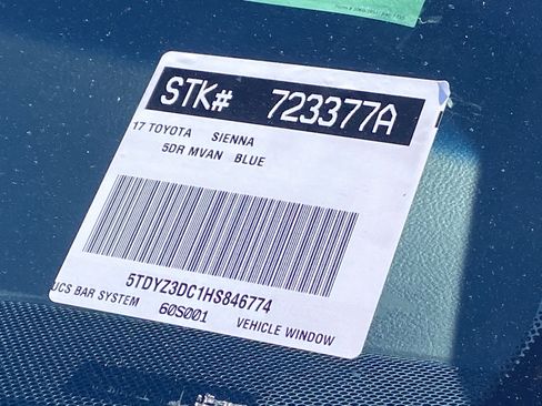 Certified 2017 Toyota Sienna XLE Premium image 35