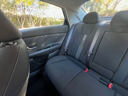 Used 2025 Hyundai Elantra SEL image 37