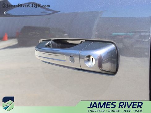 Used 2024 RAM 1500 Laramie AWD/4WD image 19