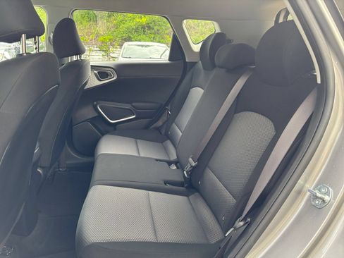 Used 2025 Kia Soul LX w/ LX Technology Package FWD image 23