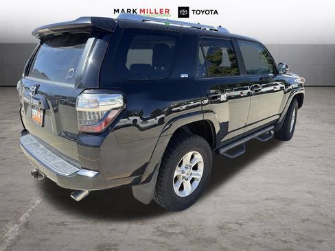 Used 2017 Toyota 4Runner SR5 Premium AWD/4WD image 4