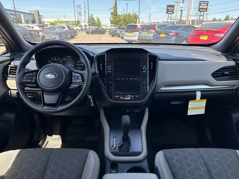 Used 2025 Subaru Forester AWD/4WD image 11