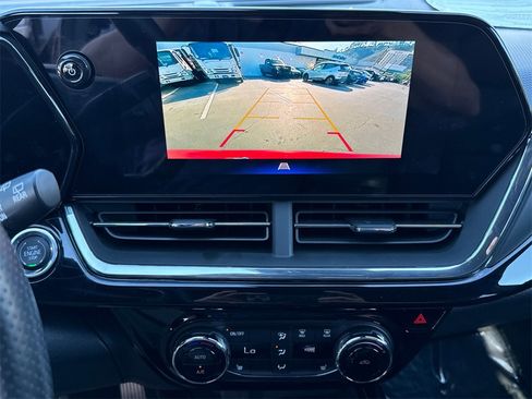 Used 2025 Chevrolet Trax RS image 19