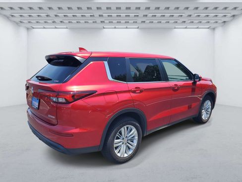 Used 2024 Mitsubishi Outlander ES AWD/4WD image 4