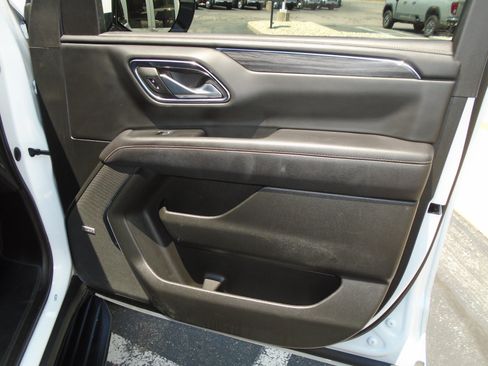 Used 2023 GMC Yukon SLT AWD/4WD image 28