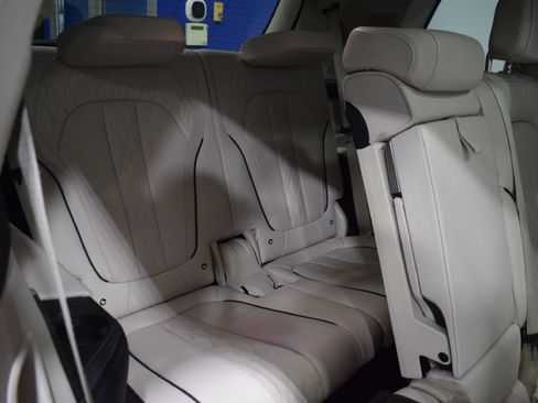 Used 2020 BMW X7 xDrive40i w/ Premium Package image 19