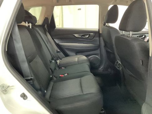 Used 2017 Nissan Rogue SV FWD image 25
