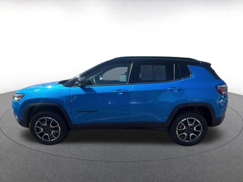 Used 2025 Jeep Compass Trailhawk AWD/4WD image 9