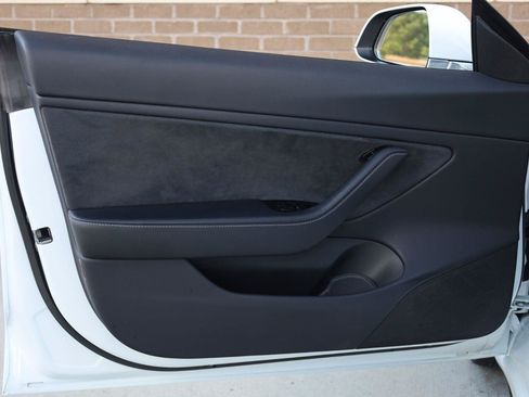 Used 2018 Tesla Model 3 Long Range RWD image 12