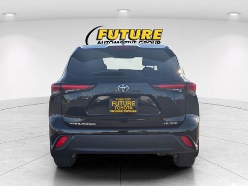 Certified 2024 Toyota Highlander LE image 6
