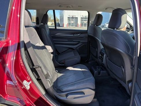 Used 2023 Jeep Grand Cherokee L Laredo image 18