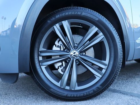 Used 2021 Volkswagen Atlas Cross Sport SE w/ Panoramic Sunroof Package AWD/4WD image 5