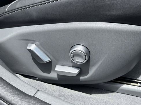 Used 2025 Lucid Air Pure RWD image 65