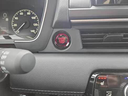 New 2025 Honda Pilot Touring image 18