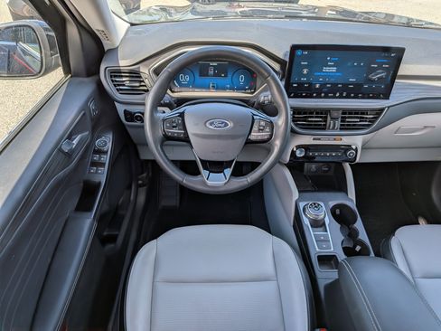 Used 2023 Ford Escape Platinum image 16