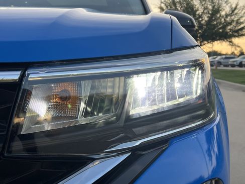 Certified 2024 Volkswagen Taos SE w/ Panoramic Sunroof Package image 6