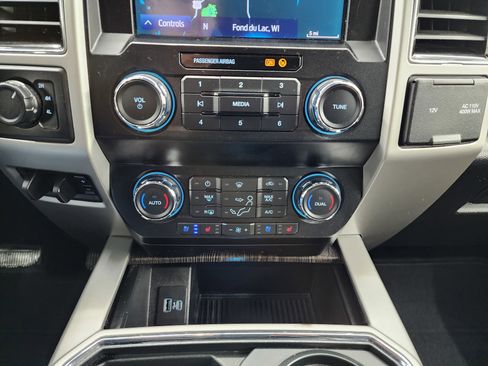 Used 2020 Ford F350 Lariat image 16