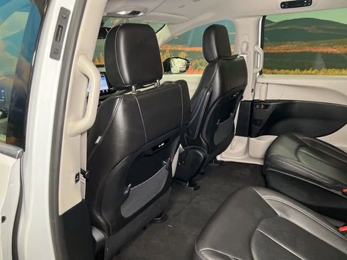 Used 2024 Chrysler Pacifica Limited FWD image 54