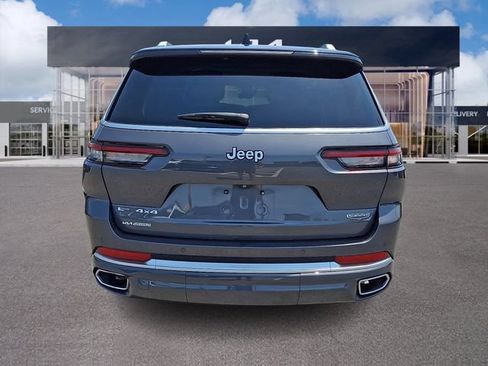 Used 2023 Jeep Grand Cherokee L Summit w/ Luxury Tech Group V AWD/4WD image 5
