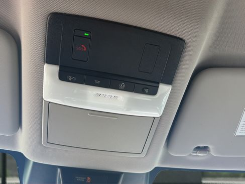 Used 2023 Nissan Rogue SV AWD/4WD image 35