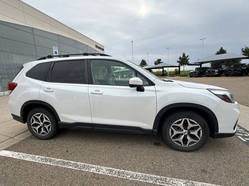 Used 2021 Subaru Forester Premium AWD/4WD image 4