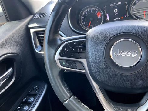 Used 2019 Jeep Cherokee Latitude Plus FWD image 24