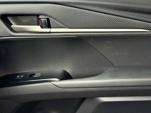 Used 2025 Toyota Camry SE image 21