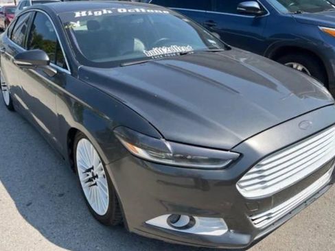 Used 2016 Ford Fusion SE w/ Equipment Group 202A image 2