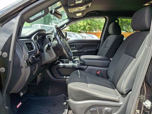 Used 2019 Nissan Titan SV w/ SV Convenience Package AWD/4WD image 22