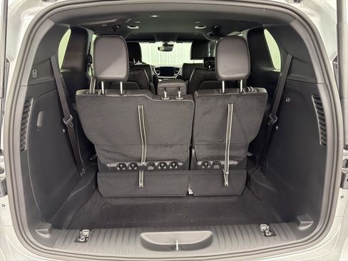 New 2026 Chrysler Pacifica Select image 7
